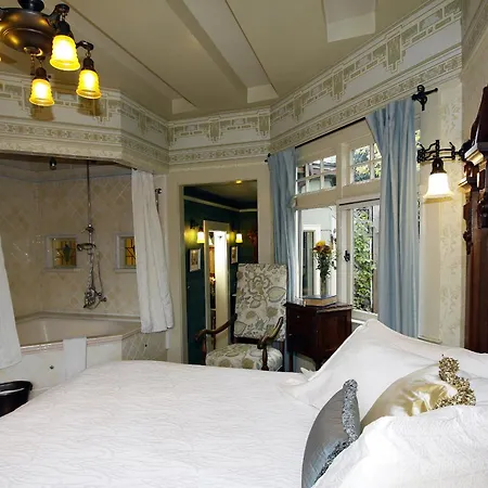 The Jabberwock Bed & Breakfast Bed & Breakfast Monterey Room photo