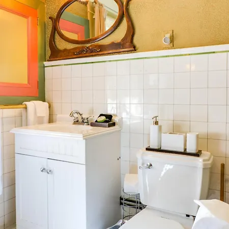 The Jabberwock Bed & Breakfast Bed & Breakfast Monterey Room photo